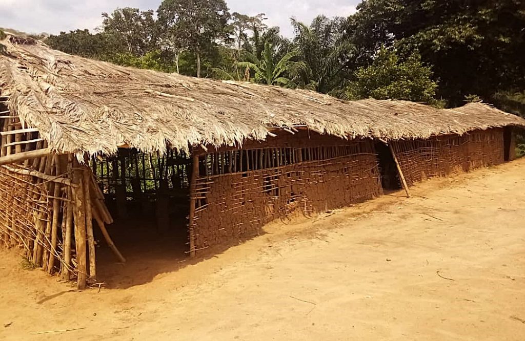 Le bâtiment de l’école secondaire Bolingo avant